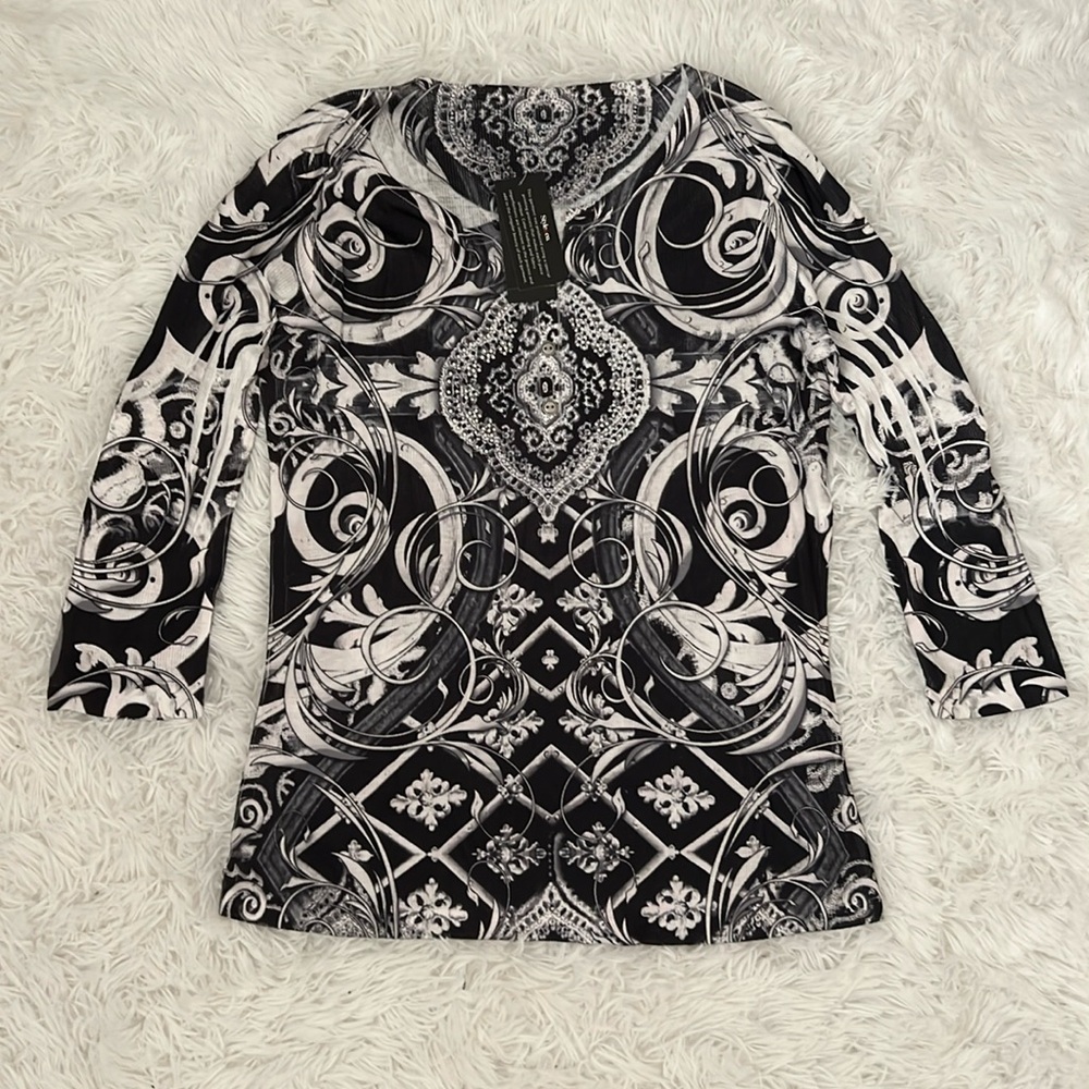 Elegant Black and White Patterned Women's Top